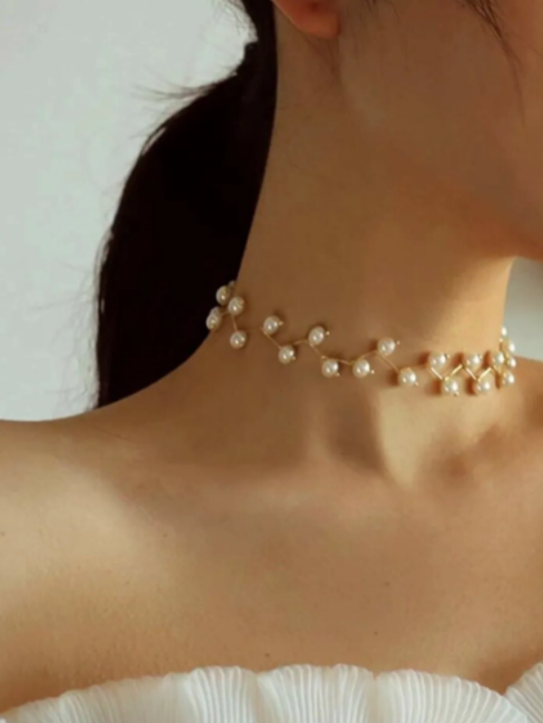 Choker Elegante com Pérolas