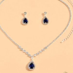 Conjunto Elegante Colar e Brinco em Prata com Pedra e Strass