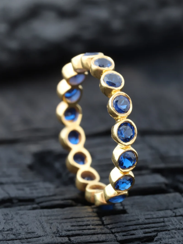 Anel com Pedras Azuis Elegante Dourado
